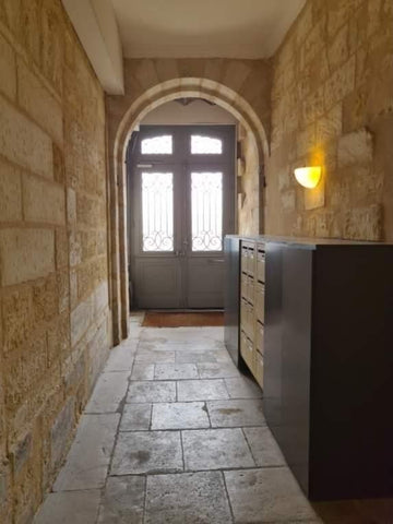 Appartement duplex idéalement situé dans le centre de Bordeaux<br />Ce deux pièc  Appartement T2 Duplex - Quai des Chartrons Entire rental unit vacation rental 633133323408274353