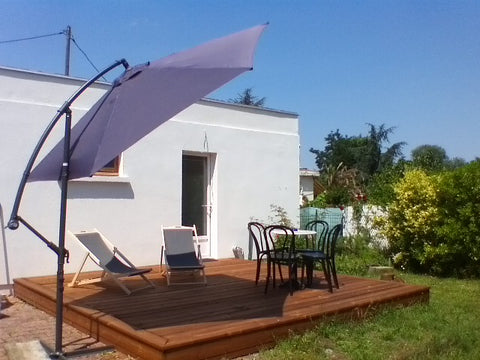 Aux portes de Bordeaux, 15mn en voiture, 30mn par le bus (direct) du plein centr  Agréable studio Entire guesthouse vacation rental 19406357