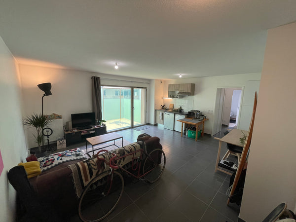 Simplifiez-vous la vie dans ce logement paisible et central.<br />Appartement da Bordeaux, France Superbe appartement  à côté de la cité du vin Entire rental unit vacation rental 579019016917447871