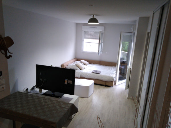 Appartement doté d'un balcon amenagé, d'une cuisine d'une salle de bain et de to Taillan-Médoc, France Calme et tranquilité Entire condo vacation rental 37428769