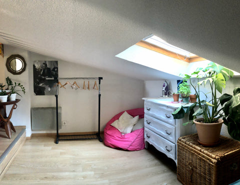 Bienvenue chez moi ! <br />Je vous propose un grand studio sous les toits, confo Mérignac, France Grand studio cosy et calme en plein centre Entire rental unit vacation rental 51549098