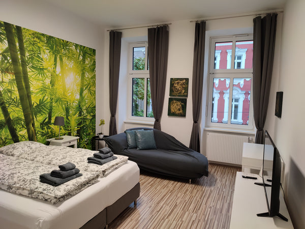 The apartment has a room (bed, sofa, TV), a kitchen, bathroom with toilet and an Vienna, Austria Kleine Wohnung in Wien-Hernals Entire rental unit vacation rental 49344109