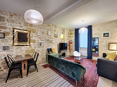 Bienvenue !<br /><br />Cet appartement indépendant, au rez-de-chaussée de notre  Bordeaux, France Appartement chaleureux chez Billy et Suzy Entire rental unit vacation rental 597051015691601973