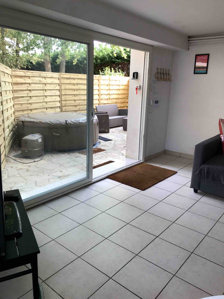 Suite paisible dans le calme des vignes du Château Haut Bacalan, à deux pas de l Pessac, France Ravissante suite avec jacuzzi Entire guest suite vacation rental 656205673984230922