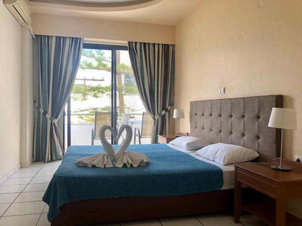 Located in the centre of Platanes in Rethimno but it's so quiet. <br />-View to  Greece Central Platanes Apartment 2‘ from the beach. Private room in serviced apartment vacation rental 45458485