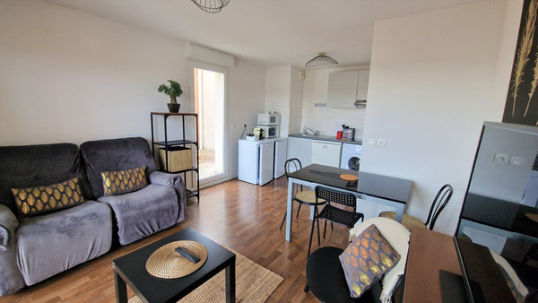 Venez profiter d'un séjour dans ce lieu d'environ 50m² à proximité de tout.<br / Bordeaux, France Appartement cosy haut de gamme Entire condo vacation rental 749922289739926268