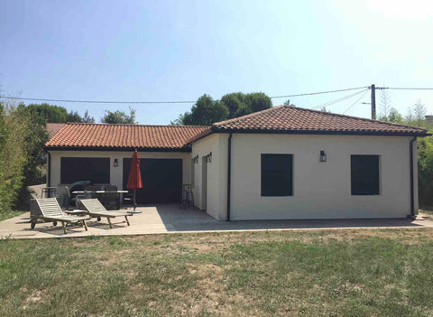 Maison spacieuse et contemporaine donnant sur une terrasse et un grand jardin à  Mérignac, France Le PRADAS Entire villa vacation rental 19024630