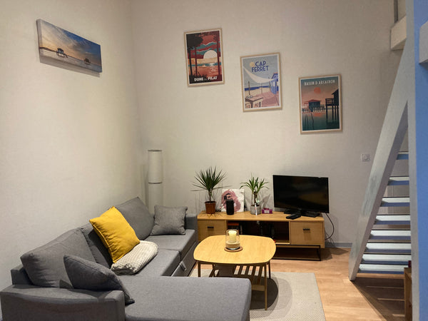 Welcome to my bright 42 square meter duplex apartment located in the heart of Bo Bordeaux, France Appartement en duplex hyper-centre de Bordeaux Entire rental unit vacation rental 45513512