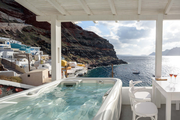 This fully equipped apartment located in a privileged spot, only a few steps awa Greece Amoudi Villas - Deluxe Two-Bedroom Apartment with Private Terrace and Hot Tub Entire serviced apartment vacation rental 49461839
