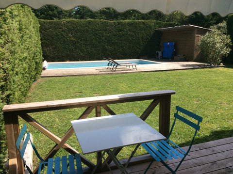 La maison est très lumineuse, le jardin , sa terrasse , la piscine chauffée sont Mérignac, France MAISON AMBIANCE BASSIN D’ARCACHON Entire home vacation rental 48501379