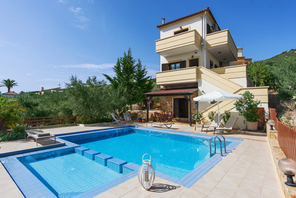 Luxury and  Private Villa, with the Amazing private Pool and Views, Garden and B  Luxury Villa Hibiscus- Private Pool & BBQ!!! Entire villa vacation rental 34143807