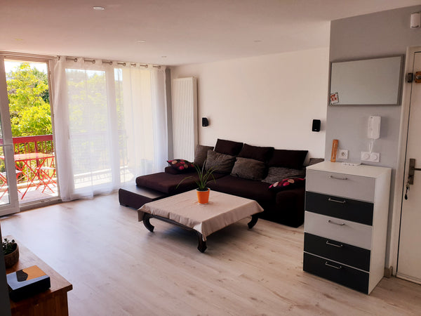 Appartement traversant (avec 2 balcons) refait à neuf dans un grande résidence c Le Bouscat, France Appartement lumineux proche Bordeaux Entire rental unit vacation rental 44392620