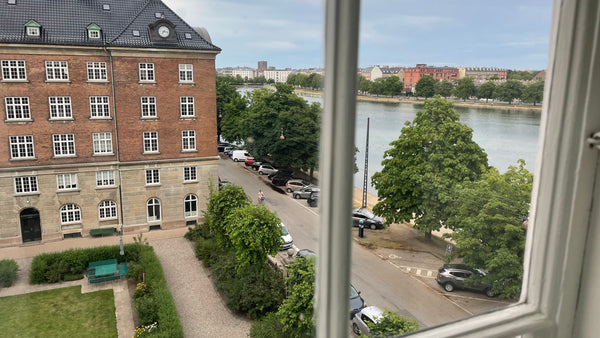 Denne særlige bolig ligger tæt på alt, hvilket gør det nemt at planlægge dit bes Copenhagen, Denmark Unik lejlighed med udsigt over Søerne Entire condo vacation rental 660083653881351747
