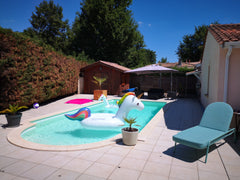 Située à 20min de Bordeaux et 30min de l'Océan (Lacanau/Ferret), cette maison de Saint-Médard-en-Jalles, France Au calme à mi-chemin entre Bordeaux et l'Océan Entire villa vacation rental 683115576469926316