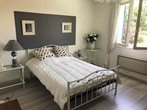 Hébergement au calme et au vert<br />Chambre pour 2 personnes avec salle de bain Le Pian-Médoc, France Agréable Chambre au calme et au vert à 5mn du Tram Private room in bed and breakfast vacation rental 51315385