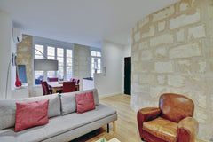 This splendid 70 m2 apartment, located in a 19th century stone building, in the  Bordeaux, France LES HALLES - with Patio in Bordeaux Downtown Entire rental unit vacation rental 32205993