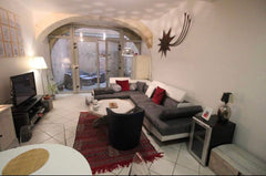 Un appartement atypique, au coeur de Bordeaux, à deux pas de la place du Palais. Bordeaux, France Appartement au coeur de Bordeaux Entire rental unit vacation rental 5657356