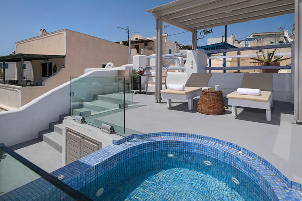 Cozy and comfortambe tradiitonal house in the heart of Emporio village. The 