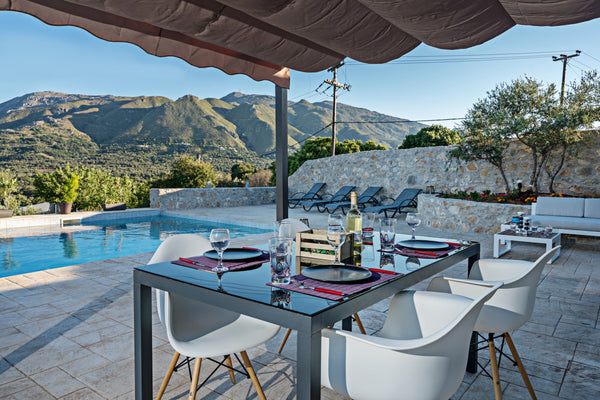 Brand new villa with 3 bedroom 5 beds and alot of parking places.Can sleep up to London, United Kingdom Mountain view,35m2 pool, children pool Entire villa vacation rental 15174491