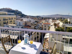 Welcome to the historic center of Athens!<br />Just as you exit SYNTAGMA metro S Cholargos, Greece Your home near the Acropolis Entire rental unit vacation rental 9206258