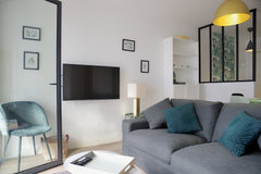 Charmant appartement très lumineux de 42 m2 situé au 2ème étage d'un immeuble ne  Le 155 - 42m² avec ascenseur et parking, Mériadeck Entire rental unit vacation rental 42704793