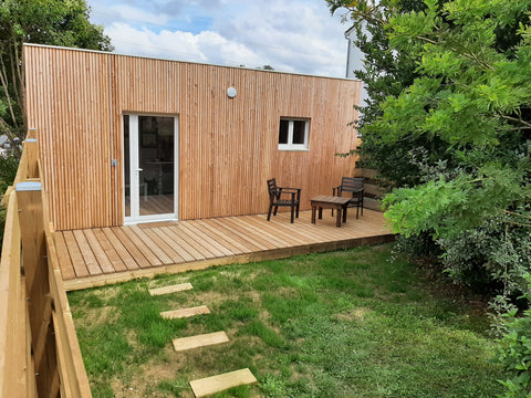 Détendez-vous dans ce logement unique et tranquille, aux portes de Bordeaux.<br  Cenon, France Studio neuf, calme, en bois, terrasse et jardinet Entire home vacation rental 50823648