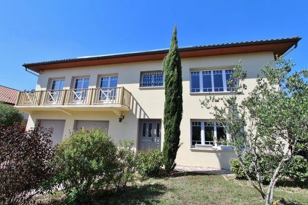 SUPERBE VILLA 220M2 AVEC PISCINE - 15 MIN DE BORDEAUX CENTRE<br />Dans 1 quartie Gradignan, France SUPERBE VILLA 220M2 AVEC PISCINE Entire villa vacation rental 32151011