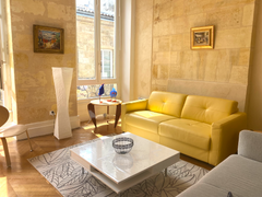 This unique 70 m2 apartment, very quiet and bright, is located in the famous Cha Paris, France Fantastic apartment 70 M2 - Chartrons district Entire rental unit vacation rental 51547579