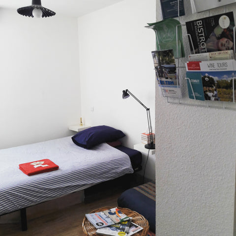 Localisation idéale dans appartement cozy situé au pied d'un arrêt de tram. Dist Bordeaux, France Chambre privée/centre-ville/Piscine Private room in condo vacation rental 16689464