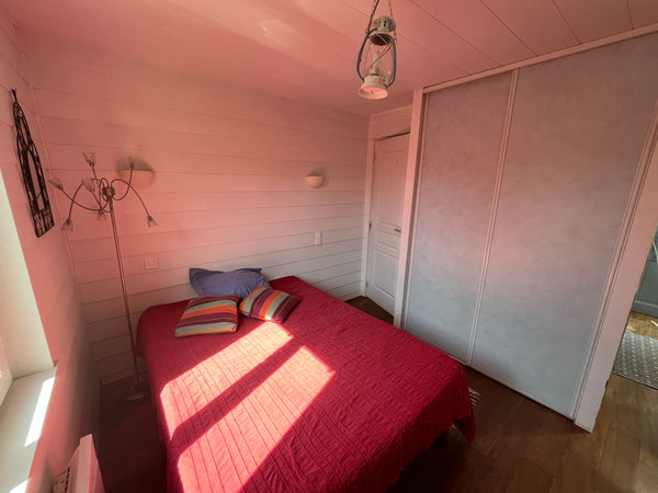 Chambre privée 1 lit pour 2 personnes<br />Accès privé <br />Douche et Wc <br /> Floirac, France Chambre dans studio séparé habitation principale Private room in guesthouse vacation rental 19869069