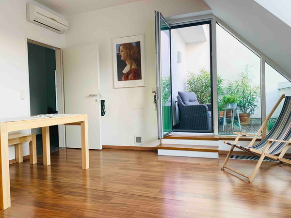 Comfortable, clean and bright room in a quiet location. This spacious room is lo Vienna, Austria Penthouse room: quiet and centrally located Private room in rental unit vacation rental 33185406