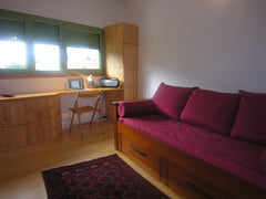 Dans un décor de bambou et d'épicéa ce charmant studio avec entrée privative sit  Studio privatif à 4 stations de la gare saint Jean Tiny home vacation rental 39285231