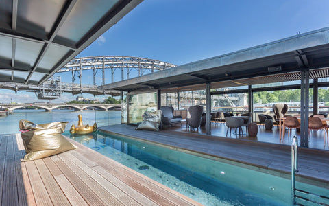 The Dock View room offers an unusual view on the quais de Seine and the historic  Feet in the water - Floating hotel Room in boutique hotel vacation rental 25443846