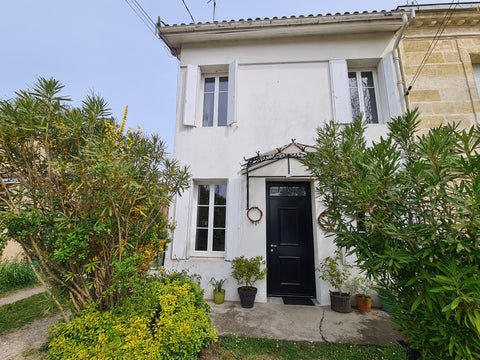 Bienvenue chez nous !<br />Maison de 120m² très lumineuse avec extérieur au calm Eysines, France Jolie maison 3 chambres avec jardin et piscine Entire home vacation rental 592502352714060451