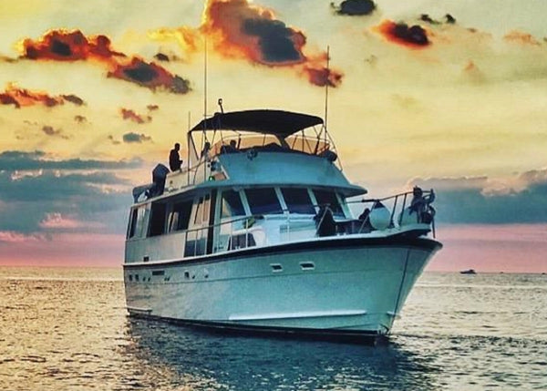 Lisabelle est un HATTERAS de 56 pieds dans la grande tradition des trawler améri  Yacht Vintage privatisé Boat vacation rental 53025048