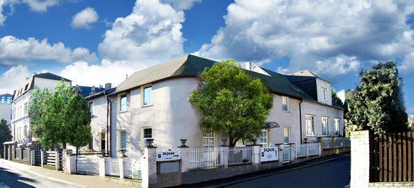 Rodinný penzion situovaný v klidné vilové čtvrti na rozhraní Vinohrad a Strašnic Říčany, Czechia Apartmány Dajane Praha Entire home vacation rental 11383135