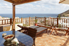 Keep it simple at this peaceful and centrally-located place.<br /><br /><b>The s  Maisonnette with Sea View Entire rental unit vacation rental 52544871