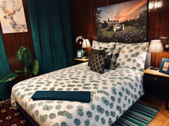 SUPER CENTRAL studio with queen size brand new bed. Comfortable mattress. Person Brussels, Belgium Super centrally appartement, TV,NEW kitchen, sofa. Entire rental unit vacation rental 39337964