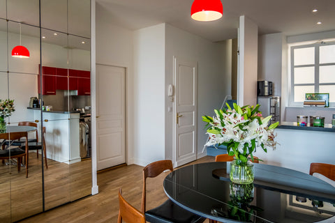 Magnifique appartement calme de 100m² au 2ème étage d'un immeuble en Pierre de T Bordeaux, France Appartement Camstel Bordeaux - Quai de la monnaie Entire rental unit vacation rental 38011859