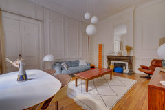 This apartment will seduce you by its size, its character and its contemporary c Bordeaux, France Charming and quiet apartment Entire rental unit vacation rental 1355740
