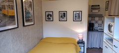 Chambre dans dépendance en RdeC.<br />Literie en 120 cms , possibilite 1 ou 2 pe  CH 2 , Petite Chambre avec parking dans la rue Private room in bed and breakfast vacation rental 54088818