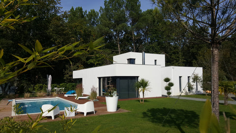 Tarif préférentiel pour 2 semaines<br /><br /><br />A mi-chemin entre Bordeaux e Saint-Aubin-de-Médoc, France Maison d'architecte avec piscine proche Bordeaux. Entire villa vacation rental 10678605