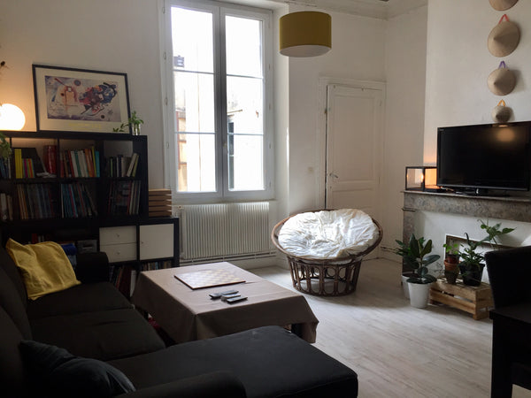 T3 de 100m2 situé dans l'hyper centre de Bordeaux, immeuble ancien. Deux chambre Bordeaux, France Grand appartement 100m2 (T3) en plein cœur de Bdx Entire rental unit vacation rental 37772556