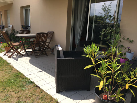 Chambre privée au rez-de-chaussée d'une résidence de standing avec terrasse-jard Le Bouscat, France Chambre d'hôte avec piscine au calme et paysagée. Private room in rental unit vacation rental 18350465