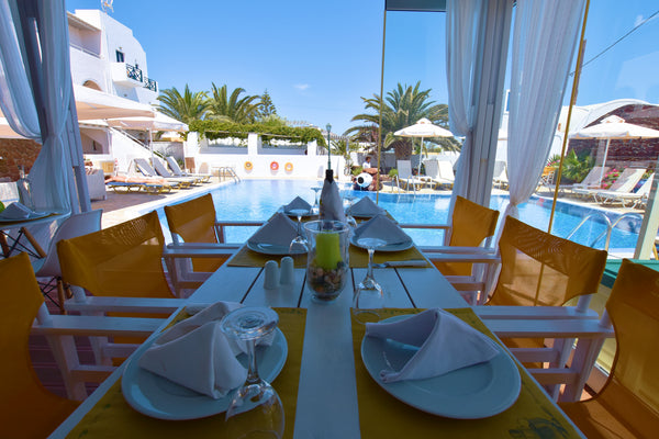 Rodakas Hotel, has 23 rooms with a total capacity of 64 people. <br />We served  Thera, Greece Grande Family room, Amazing pool. Room in hotel vacation rental 3520520