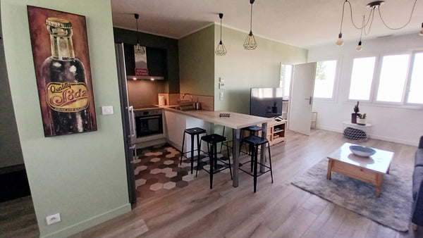 L'utilisation de cet espace  était dédié  pendant 25 ans au yoga et il y régne e  Bel Appartement moderne et silencieux  de 62m² Entire rental unit vacation rental 53075779