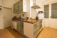 Die Wohnung liegt nur 5min von der Ubahnstation (Friedensbrücke) entfert, zum Ze Vienna, Austria Großes Zimmer, nur 5min zur U-Bahn Private room in rental unit vacation rental 23541173