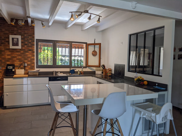 Ce logement familial est proche de toutes les commodités.<br /><br />Situé a 15  Bruges, France Magnifique maison avec piscine sécurisée Entire villa vacation rental 629617888301345039