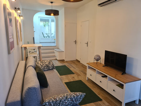 Ce logement parfaitement situé offre un accès facile à tous les sites et commodi  Charmant logement (T2) avec patio et bien placé. Entire vacation home vacation rental 610596285922520833