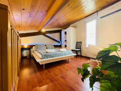 L'appartement "Manon" est situé dans un quartier résidentiel de Bordeaux, à 15 m Bordeaux, France Appt en mezzanine lumineux, rénové avec clim ! 🍃 Entire rental unit vacation rental 650453313677987358